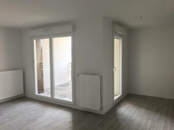 T2 avec balcon et garage à L'Isle d'Abeau 