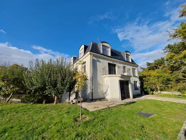 Maison 16 pièces 300 m² 
