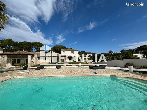 Maison 6 pièces 216 m² 