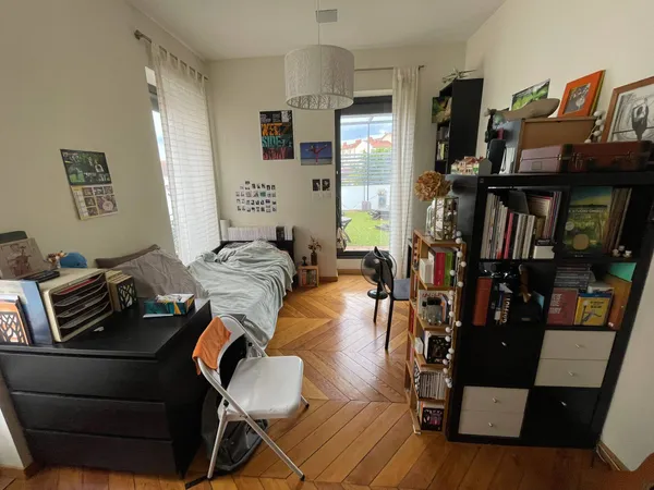 Chambres pour jeunes femmes, en colocation dans une maison de ville 