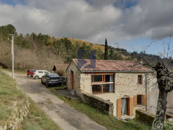 ARDECHE : Belle maison de Pays en pierre dans un écrin de ve 