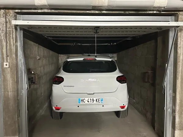 Garage à louer proche Caserne de Bonne / Stalingrad 