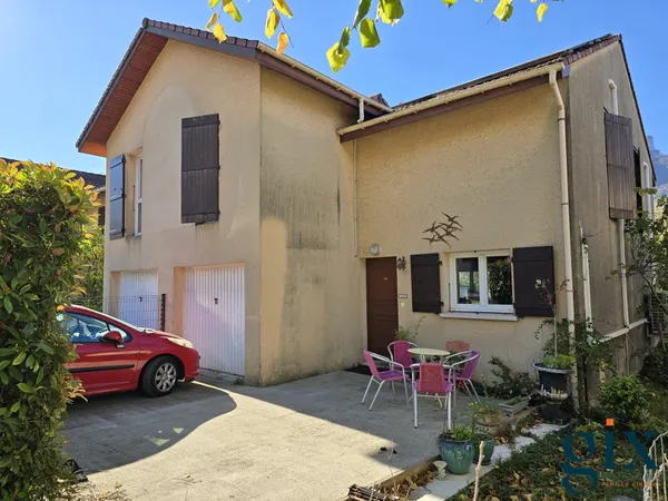 Voreppe, Maison Mitoyenne d'environ 100.42 m² 