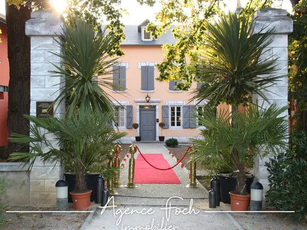 Local 1051 m² 