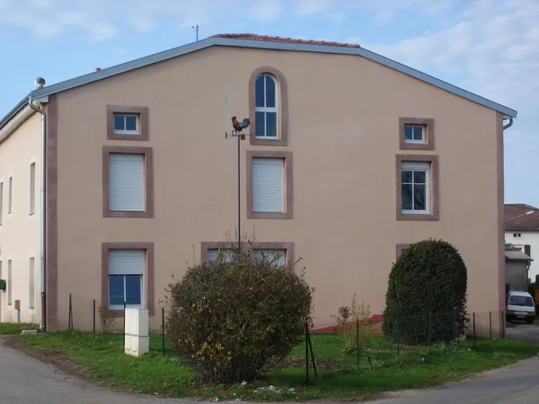 Appartement F4 et garage 