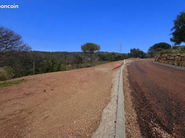 Terrain constructible - Puget Sur Argens 