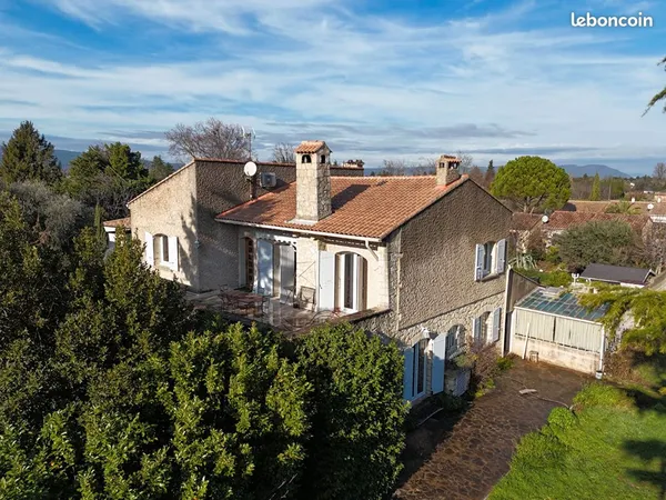 Propriété 8 pièces 254 m² 