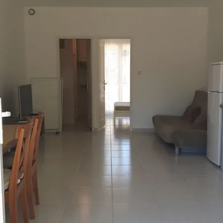 Appartement T2 42m2 lotissement privé Carry le rouet 