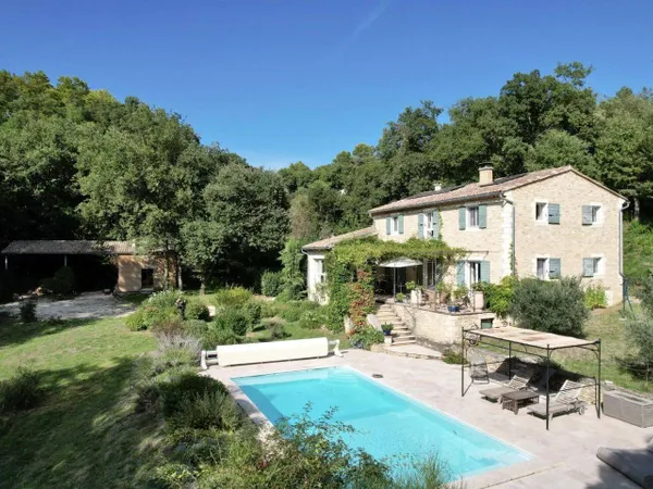 Villa 9 pièces 280 m² 
