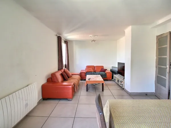 Crimée, T4 avec grand garage et balcon 