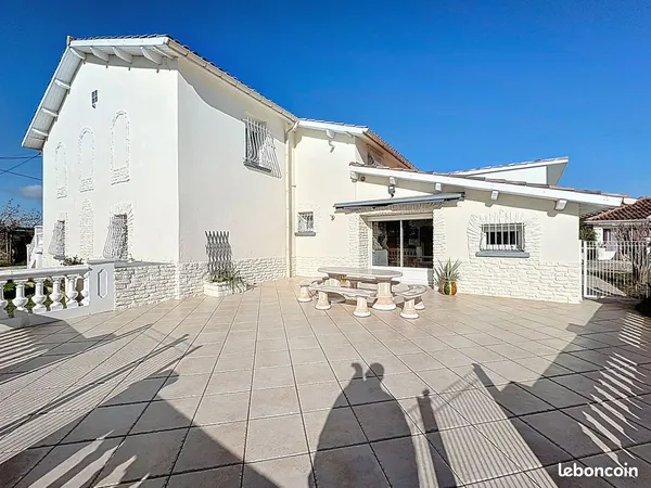 Propriété 11 pièces 301 m² 
