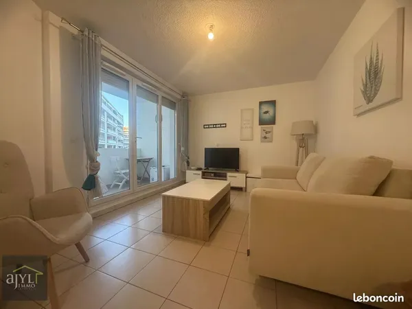 Studio 1 pièce 27 m² 