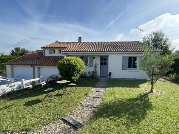 Maison Charroux 6 pièce(s) 108 m2 