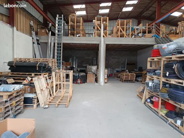 Entrepôt 200 m2 