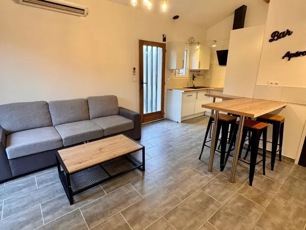 Appartement T2 entièrement rénové et climatisé avec extérieur aménagé 