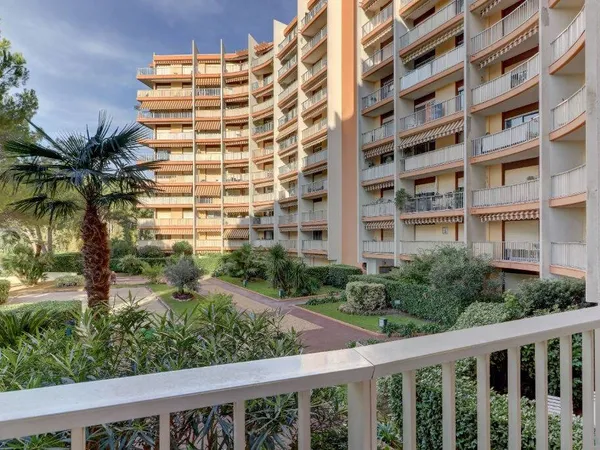 Studio 1 pièce 27 m² 