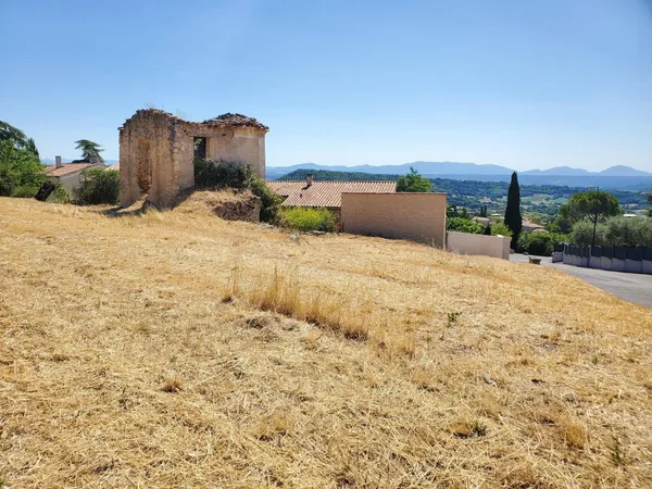 Cabanon en pierre à restaurer sur 842 m² de terrain constructible 