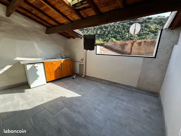 Maison entièrement rénovée - Aucun travaux à prévoir - DPE B - Garage & terrasse 