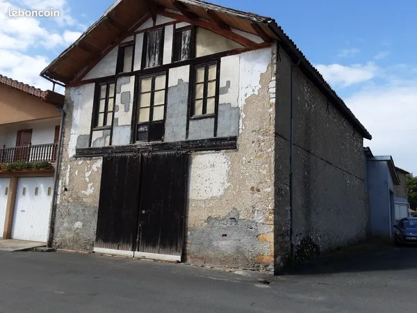 Bâtiment centre village 