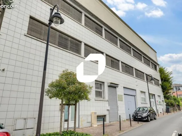 Local commercial 869 m² 