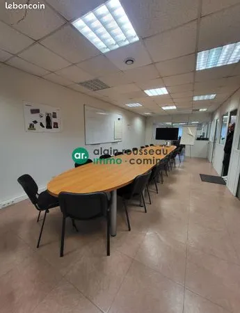 Local commercial 717 m² 