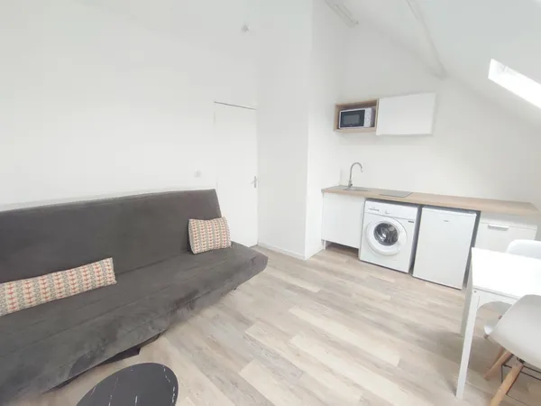 Studio moderne avec cuisine ouverte 