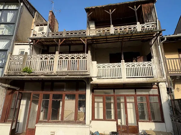 LA REOLE - Investissement : ensemble immobilier à fort potentiel 