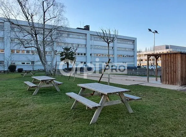 Bureau 100 m² 