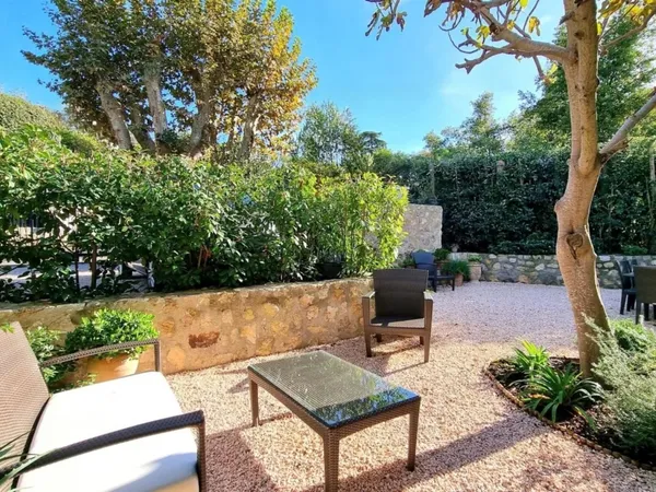 MONTFLEURY - MAISON-APPARTEMENT AVEC JARDIN ET PARKING 