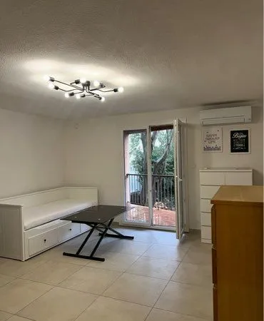 Studio avec place de parking 