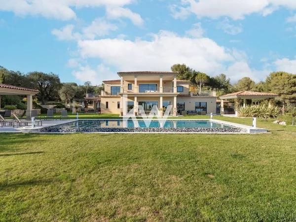 Villa 12 pièces 510 m² 