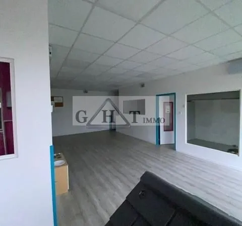 Bureaux 240 m² 