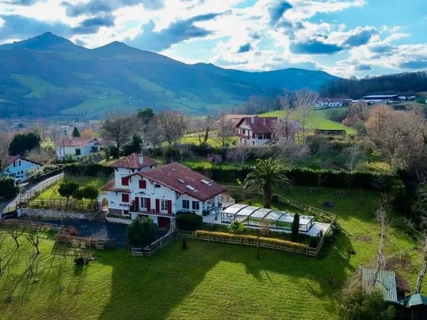 Maison 7 pièces 300 m² 