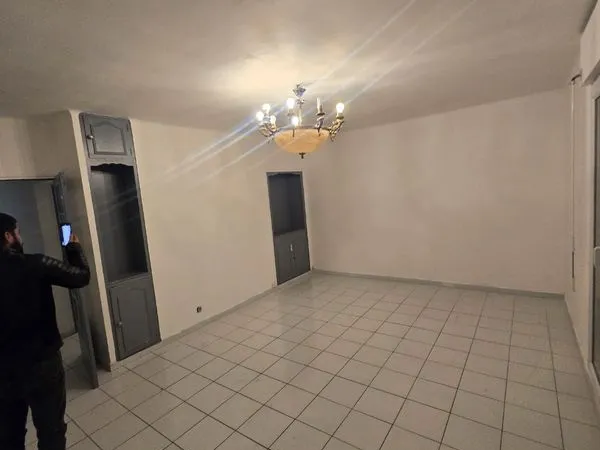 À louer appartement 2 chambres et grand salon 