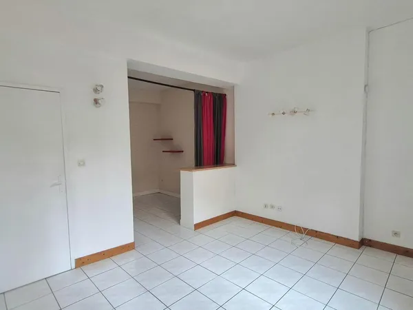 Studio 1 pièce 28 m² 