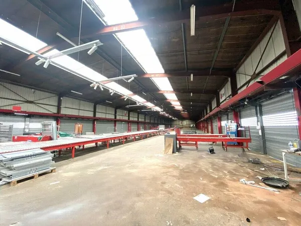 Local d'activité 2720 m² 