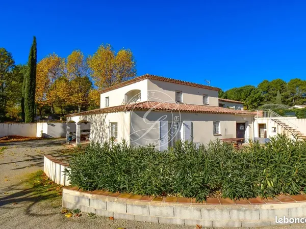Propriété 8 pièces 205 m² 