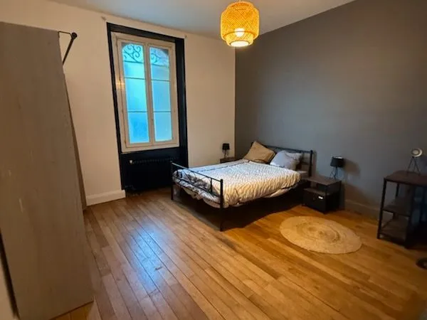 Belles chambres meublées quartier Hauts de St-Aubin, à côté de l'église Ste-Thérèse à Angers 