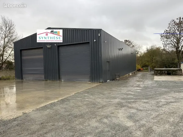 Local 400 m² Saint-Georges-des-Coteaux 