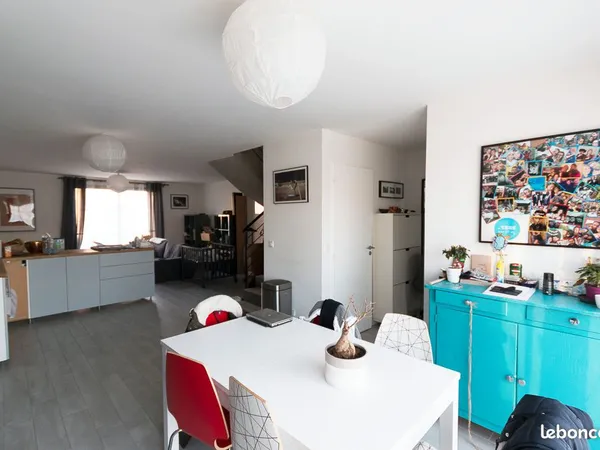 Rare à la location - Maison contemporaine de 150 m² avec double accès indépendant - 