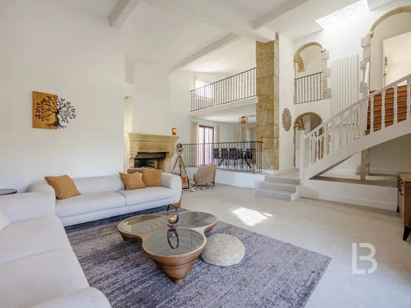 A vendre à Valbonne, villa au calme avec vue panoramique 