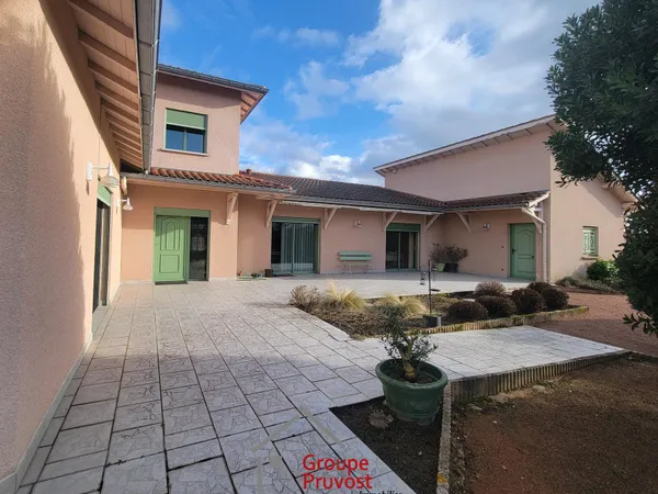 Maison 6 pièces 196 m² 