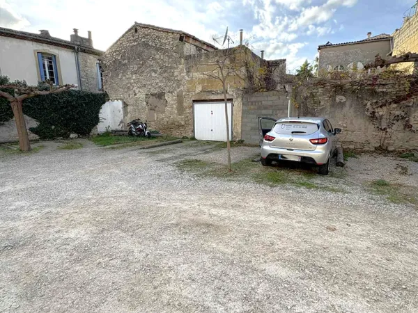 À LOUER EMPLACEMENT PARKING MOTO CENTRE-VILLE DE LUNEL 