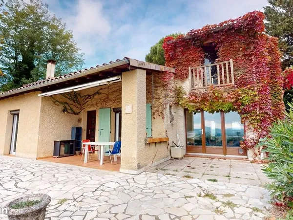 Propriété 5 pièces 138 m² 
