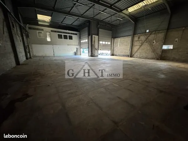Local industriel 650 m² 