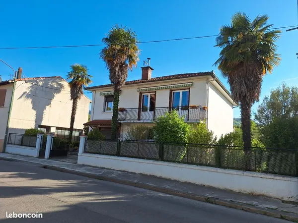 Maison individuelle. 7 pièces de 157m2. 169000 euros 