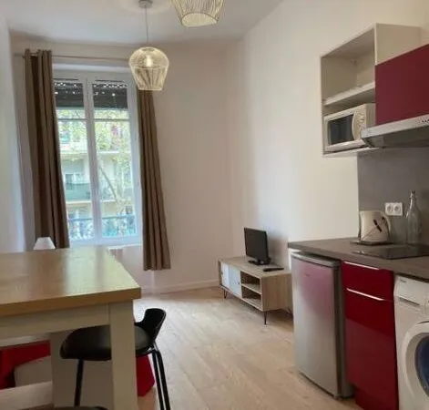 Studio 1 pièce 17 m² 