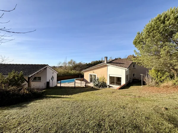 Coup de coeur Villa avec piscine sur les hauteurs de Villen 