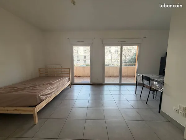 Studio 1 pièce 30 m² 