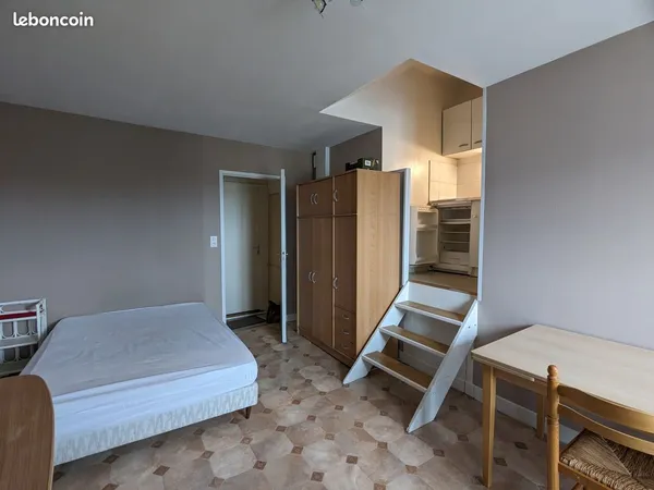 Studio 1 pièce 30 m² 